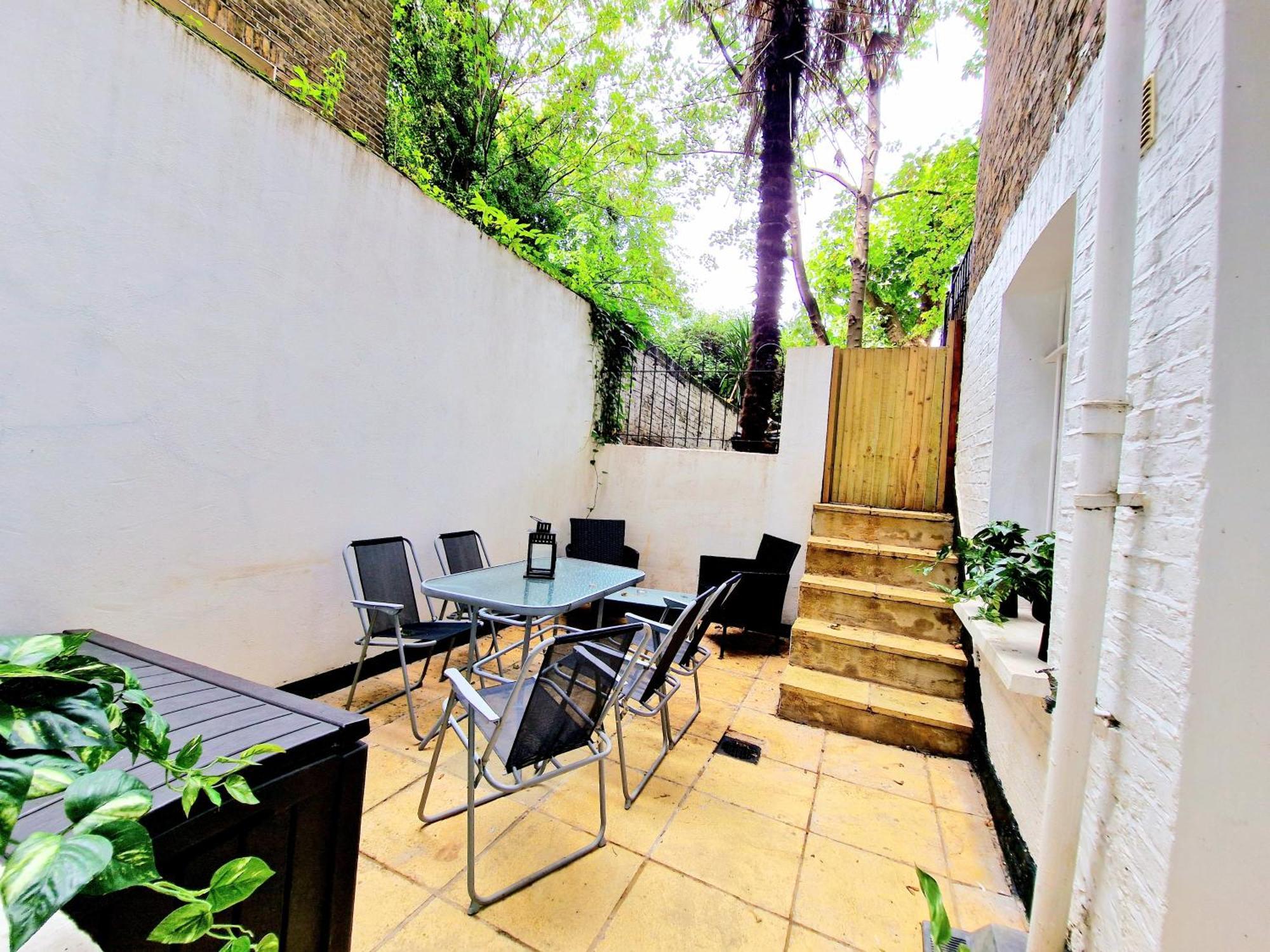 Spacious & Cosy 2 Bedroom Home Plus 2 Sofa-Beds With Private Entrance And Back Patio, 3 Min Walk To Earl'S Court Station London Luaran gambar