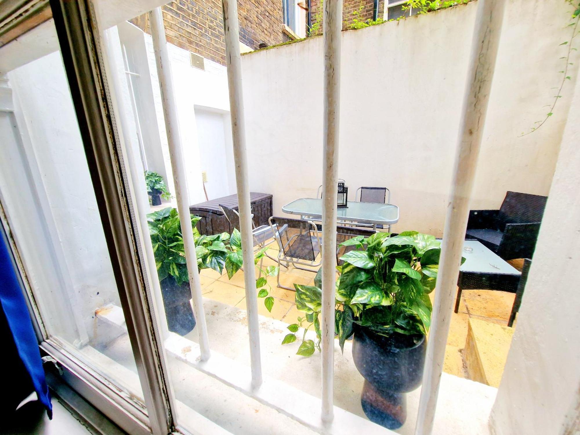 Spacious & Cosy 2 Bedroom Home Plus 2 Sofa-Beds With Private Entrance And Back Patio, 3 Min Walk To Earl'S Court Station London Luaran gambar