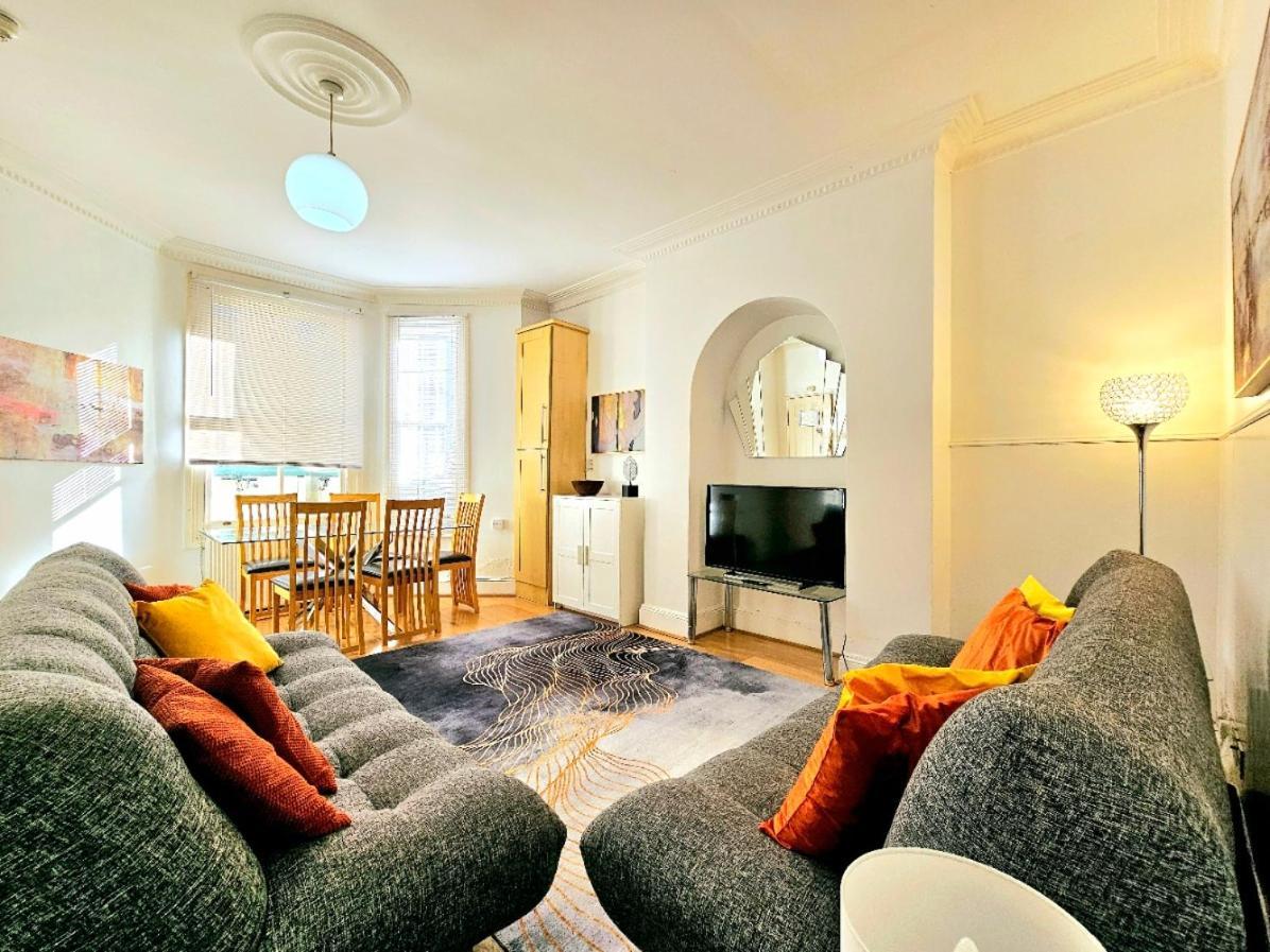 Spacious & Cosy 2 Bedroom Home Plus 2 Sofa-Beds With Private Entrance And Back Patio, 3 Min Walk To Earl'S Court Station London Luaran gambar