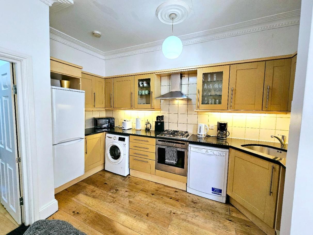 Spacious & Cosy 2 Bedroom Home Plus 2 Sofa-Beds With Private Entrance And Back Patio, 3 Min Walk To Earl'S Court Station London Luaran gambar