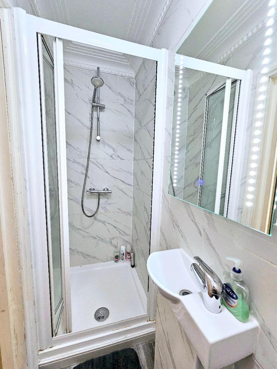 Spacious & Cosy 2 Bedroom Home Plus 2 Sofa-Beds With Private Entrance And Back Patio, 3 Min Walk To Earl'S Court Station London Luaran gambar