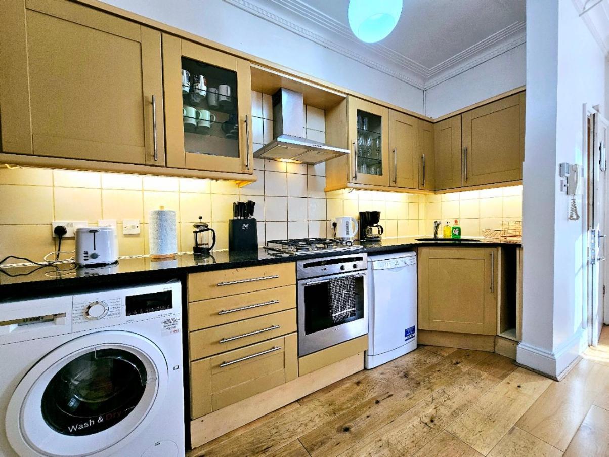 Spacious & Cosy 2 Bedroom Home Plus 2 Sofa-Beds With Private Entrance And Back Patio, 3 Min Walk To Earl'S Court Station London Luaran gambar
