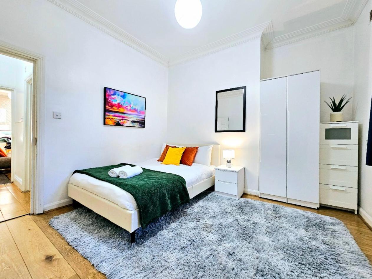 Spacious & Cosy 2 Bedroom Home Plus 2 Sofa-Beds With Private Entrance And Back Patio, 3 Min Walk To Earl'S Court Station London Luaran gambar